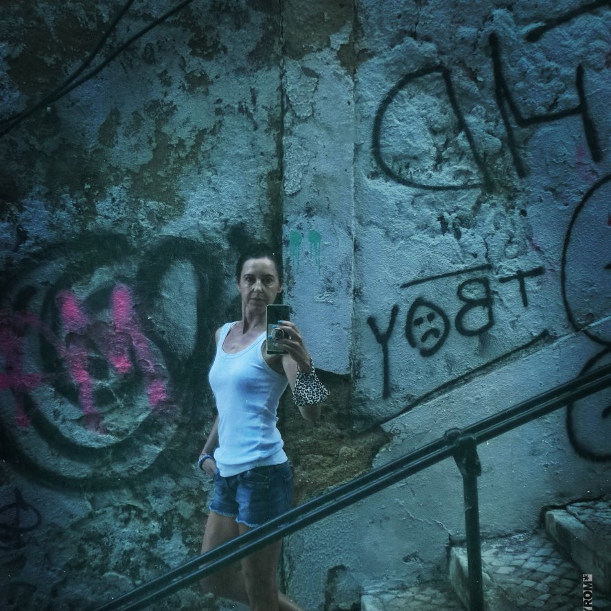 Romy in front of steet art (Lisbon, 2021)